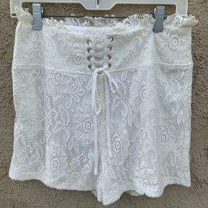 Dress Code White Lace High Waist Shorts